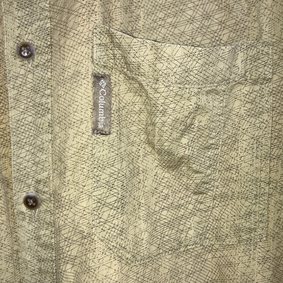 Columbia Men’s Patterned Green Black Button-Up Short Sleeve Shirt - Picture 4 of 10